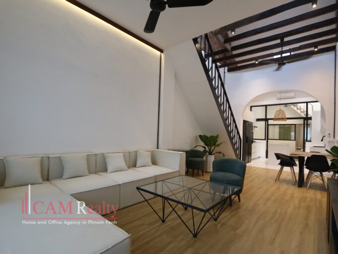 5 bedrooms renovated duplex apartment for rent in Daun Penh, Phnom Penh - TH1417168